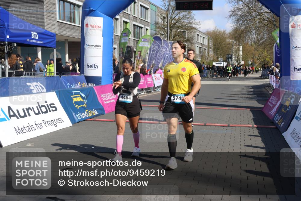 12.04.2026 - 45. Internationalen Wilhelmsburger Insellauf Strokosch-Dieckow http://msf.ph/oto/9459219 12.04.2026 11:05:47 Ziel 5748, 4464, 5810 meine-sportfotos.de