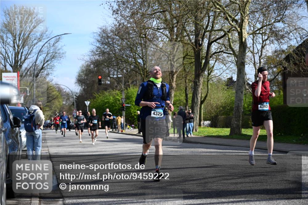 12.04.2026 - 45. Internationalen Wilhelmsburger Insellauf J. Mangold http://msf.ph/oto/9459222 12.04.2026 10:39:21 Ziel 4009, 4608, 2878, 3110, 4040, 4325, 4871, 4393, 4976, 3043, 5405, 5331, 2521, 2953, 4522, 3442, 5688, 3834, 4629, 4401, 2100 meine-sportfotos.de