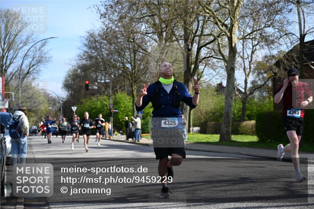 12.04.2026 - 45. Internationalen Wilhelmsburger Insellauf J. Mangold http://msf.ph/oto/9459229 12.04.2026 10:39:21 Ziel 4009, 4608, 2878, 3110, 4040, 4325, 4871, 4393, 4976, 3043, 5405, 5331, 2521, 2953, 4522, 3442, 5688, 3834, 4629, 4401, 2100 meine-sportfotos.de