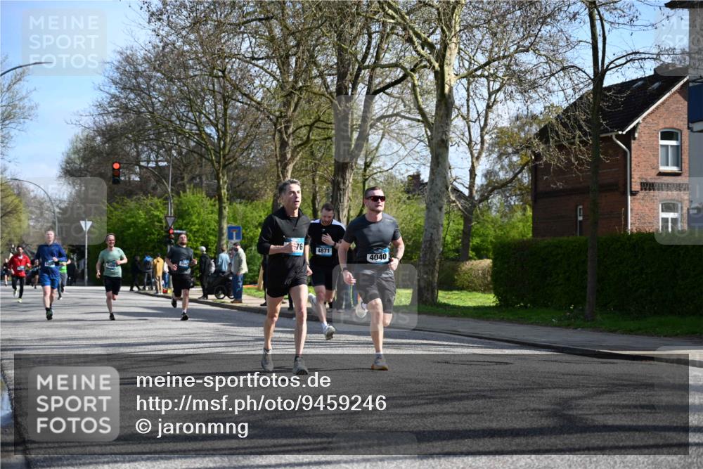 12.04.2026 - 45. Internationalen Wilhelmsburger Insellauf J. Mangold http://msf.ph/oto/9459246 12.04.2026 10:39:25 Ziel 4608, 2878, 3110, 4040, 4325, 4871, 4393, 4976, 3043, 5405, 5331, 2521, 2953, 4522, 3442, 5688, 3834, 4629, 4401, 2100 meine-sportfotos.de