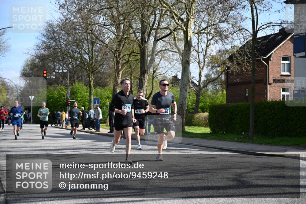 12.04.2026 - 45. Internationalen Wilhelmsburger Insellauf J. Mangold http://msf.ph/oto/9459248 12.04.2026 10:39:25 Ziel 4608, 2878, 3110, 4040, 4325, 4871, 4393, 4976, 3043, 5405, 5331, 2521, 2953, 4522, 3442, 5688, 3834, 4629, 4401, 2100 meine-sportfotos.de