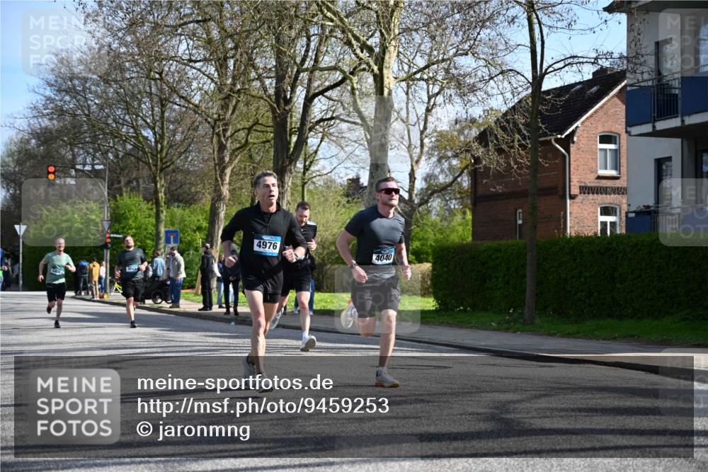 12.04.2026 - 45. Internationalen Wilhelmsburger Insellauf J. Mangold http://msf.ph/oto/9459253 12.04.2026 10:39:25 Ziel 4608, 2878, 3110, 4040, 4325, 4871, 4393, 4976, 3043, 5405, 5331, 2521, 2953, 4522, 3442, 5688, 3834, 4629, 4401, 2100 meine-sportfotos.de