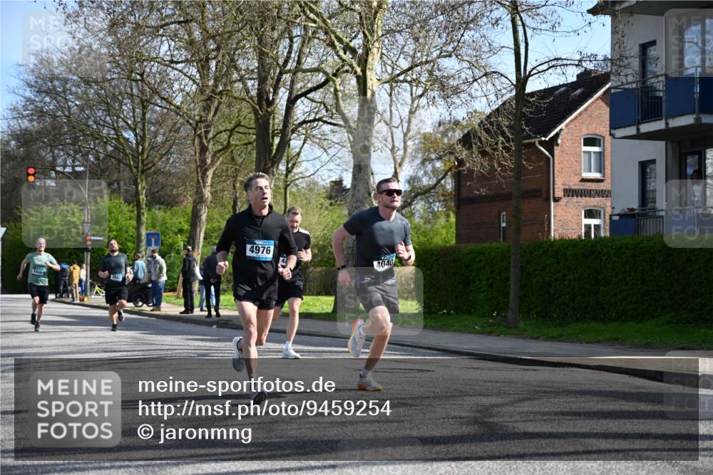 12.04.2026 - 45. Internationalen Wilhelmsburger Insellauf J. Mangold http://msf.ph/oto/9459254 12.04.2026 10:39:26 Ziel 4608, 2878, 3110, 4040, 4325, 4871, 4393, 4976, 3043, 5405, 5331, 2521, 2953, 4522, 4522, 3442, 5688, 3834, 4629, 4401, 2100 meine-sportfotos.de