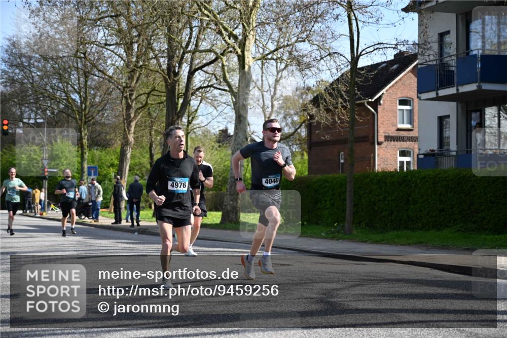 12.04.2026 - 45. Internationalen Wilhelmsburger Insellauf J. Mangold http://msf.ph/oto/9459256 12.04.2026 10:39:26 Ziel 4608, 2878, 3110, 4040, 4325, 4871, 4393, 4976, 3043, 5405, 5331, 2521, 2953, 4522, 4522, 3442, 5688, 3834, 4629, 4401, 2100 meine-sportfotos.de