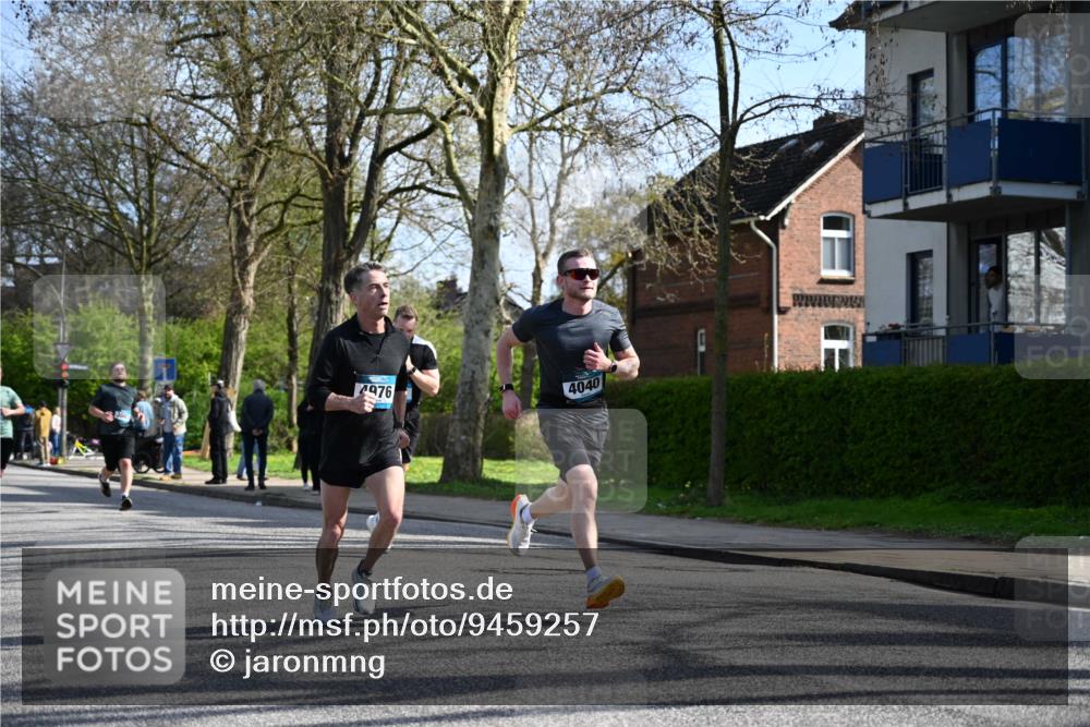 12.04.2026 - 45. Internationalen Wilhelmsburger Insellauf J. Mangold http://msf.ph/oto/9459257 12.04.2026 10:39:26 Ziel 4608, 2878, 3110, 4040, 4325, 4871, 4393, 4976, 3043, 5405, 5331, 2521, 2953, 4522, 4522, 3442, 5688, 3834, 4629, 4401, 2100 meine-sportfotos.de
