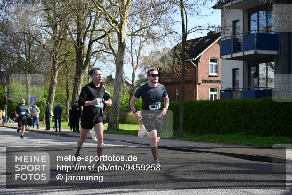12.04.2026 - 45. Internationalen Wilhelmsburger Insellauf J. Mangold http://msf.ph/oto/9459258 12.04.2026 10:39:26 Ziel 4608, 2878, 3110, 4040, 4325, 4871, 4393, 4976, 3043, 5405, 5331, 2521, 2953, 4522, 4522, 3442, 5688, 3834, 4629, 4401, 2100 meine-sportfotos.de