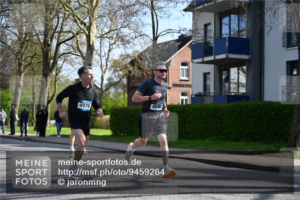 12.04.2026 - 45. Internationalen Wilhelmsburger Insellauf J. Mangold http://msf.ph/oto/9459264 12.04.2026 10:39:26 Ziel 4608, 2878, 3110, 4040, 4325, 4871, 4393, 4976, 3043, 5405, 5331, 2521, 2953, 4522, 4522, 3442, 5688, 3834, 4629, 4401, 2100 meine-sportfotos.de