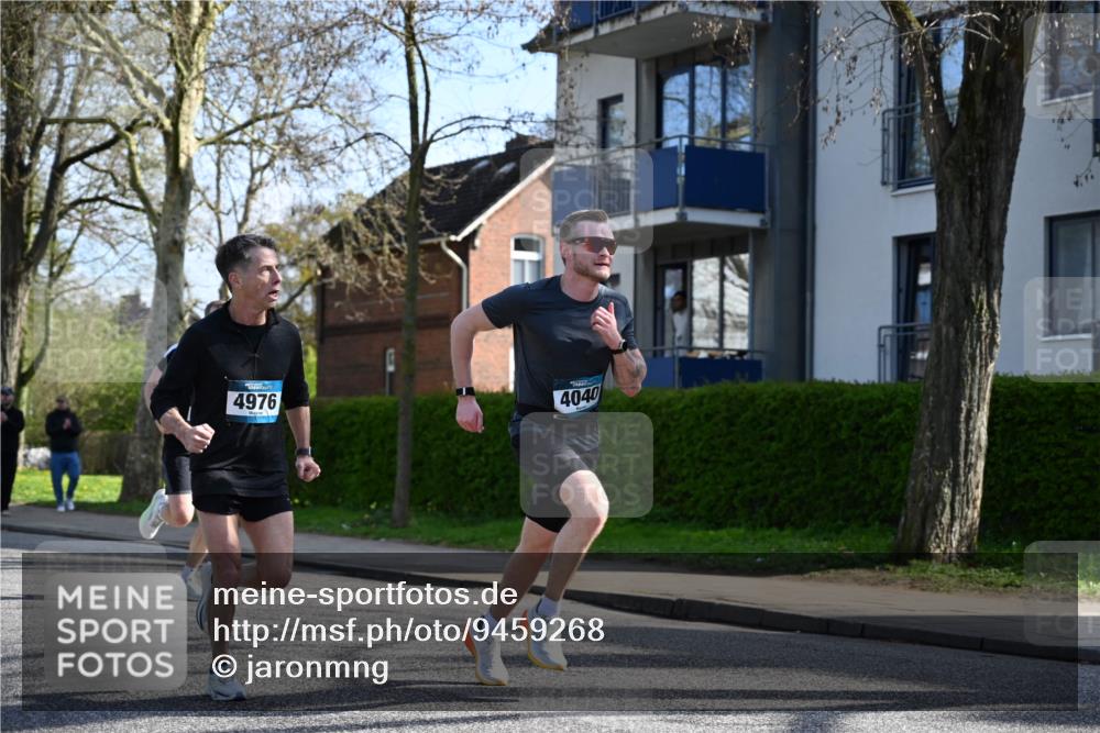 12.04.2026 - 45. Internationalen Wilhelmsburger Insellauf J. Mangold http://msf.ph/oto/9459268 12.04.2026 10:39:26 Ziel 4608, 2878, 3110, 4040, 4325, 4871, 4393, 4976, 3043, 5405, 5331, 2521, 2953, 4522, 4522, 3442, 5688, 3834, 4629, 4401, 2100 meine-sportfotos.de