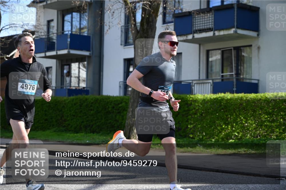 12.04.2026 - 45. Internationalen Wilhelmsburger Insellauf J. Mangold http://msf.ph/oto/9459279 12.04.2026 10:39:27 Ziel 4608, 2878, 3110, 4040, 4325, 4871, 4393, 4976, 3043, 5405, 5331, 2521, 2953, 4522, 3442, 5688, 3834, 4629, 4401, 2100, 4490 meine-sportfotos.de