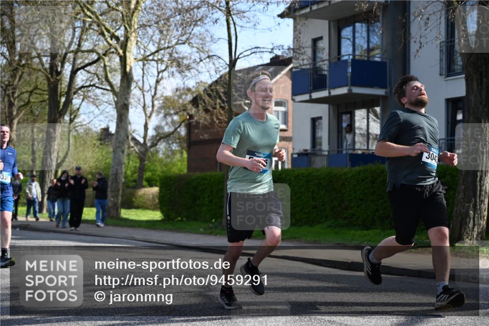 12.04.2026 - 45. Internationalen Wilhelmsburger Insellauf J. Mangold http://msf.ph/oto/9459291 12.04.2026 10:39:30 Ziel 3110, 4040, 4325, 4871, 4393, 4976, 3043, 5405, 5331, 2521, 2953, 4522, 3442, 5688, 3834, 4629, 4401, 2100, 4490, 3781, 3785 meine-sportfotos.de