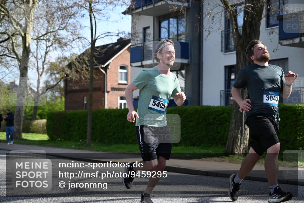 12.04.2026 - 45. Internationalen Wilhelmsburger Insellauf J. Mangold http://msf.ph/oto/9459295 12.04.2026 10:39:30 Ziel 3110, 4040, 4325, 4871, 4393, 4976, 3043, 5405, 5331, 2521, 2953, 4522, 3442, 5688, 3834, 4629, 4401, 2100, 4490, 3781, 3785 meine-sportfotos.de