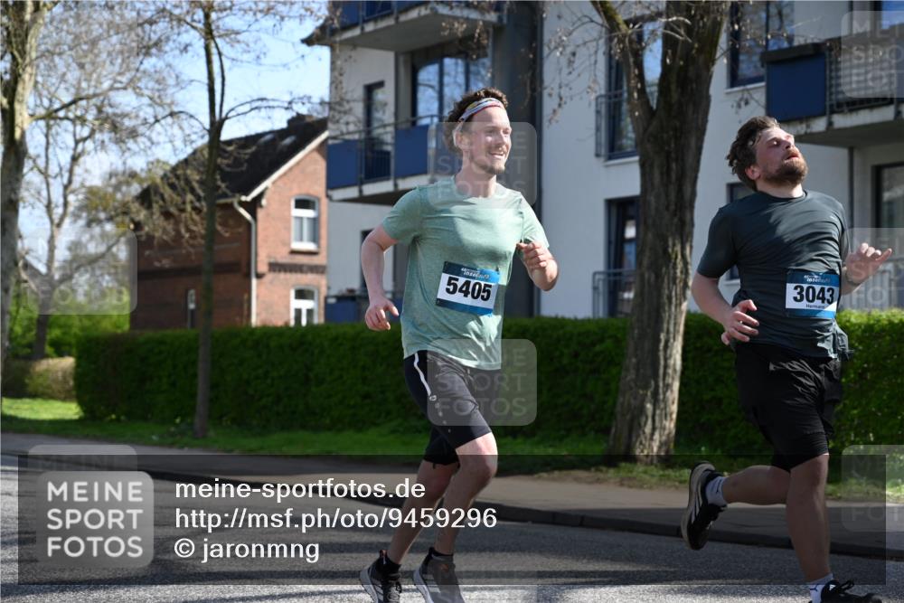 12.04.2026 - 45. Internationalen Wilhelmsburger Insellauf J. Mangold http://msf.ph/oto/9459296 12.04.2026 10:39:30 Ziel 3110, 4040, 4325, 4871, 4393, 4976, 3043, 5405, 5331, 2521, 2953, 4522, 3442, 5688, 3834, 4629, 4401, 2100, 4490, 3781, 3785 meine-sportfotos.de