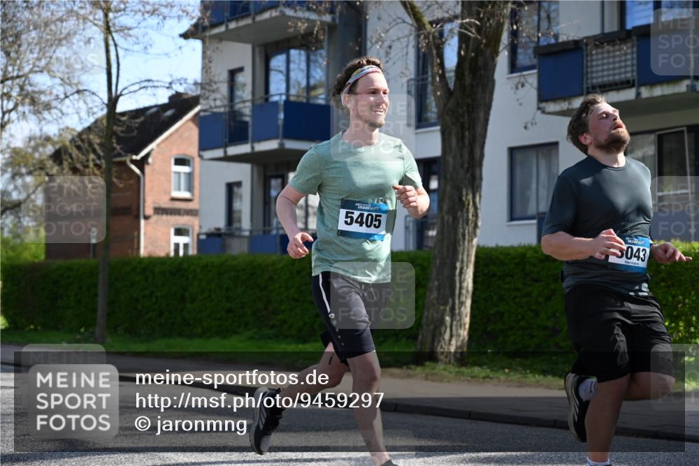 12.04.2026 - 45. Internationalen Wilhelmsburger Insellauf J. Mangold http://msf.ph/oto/9459297 12.04.2026 10:39:30 Ziel 3110, 4040, 4325, 4871, 4393, 4976, 3043, 5405, 5331, 2521, 2953, 4522, 3442, 5688, 3834, 4629, 4401, 2100, 4490, 3781, 3785 meine-sportfotos.de