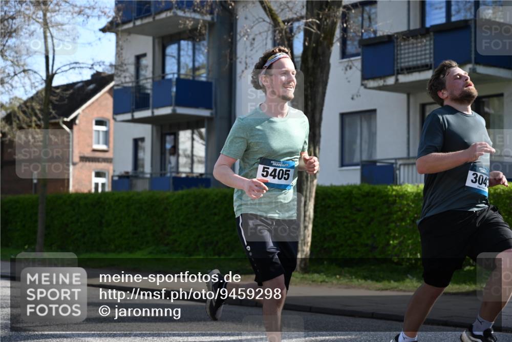 12.04.2026 - 45. Internationalen Wilhelmsburger Insellauf J. Mangold http://msf.ph/oto/9459298 12.04.2026 10:39:31 Ziel 3110, 4040, 4325, 4871, 4393, 4976, 3043, 5405, 5331, 2521, 2953, 4522, 3442, 3442, 5688, 3834, 4629, 4401, 2100, 4490, 3781, 3785 meine-sportfotos.de
