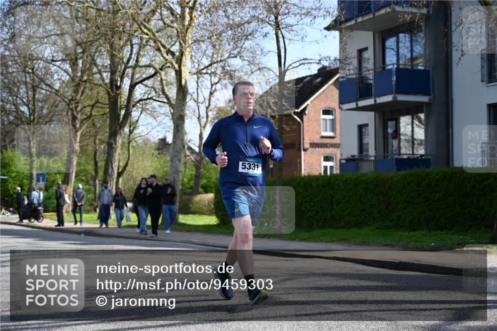 12.04.2026 - 45. Internationalen Wilhelmsburger Insellauf J. Mangold http://msf.ph/oto/9459303 12.04.2026 10:39:32 Ziel 3110, 4040, 4325, 4871, 4393, 4976, 3043, 5405, 5331, 2521, 2953, 4522, 3442, 5688, 5688, 3834, 4629, 4401, 2100, 4490, 3781, 3785 meine-sportfotos.de