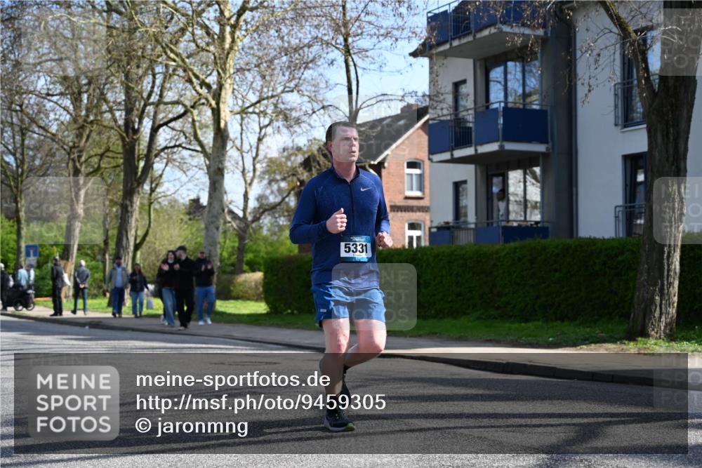 12.04.2026 - 45. Internationalen Wilhelmsburger Insellauf J. Mangold http://msf.ph/oto/9459305 12.04.2026 10:39:32 Ziel 3110, 4040, 4325, 4871, 4393, 4976, 3043, 5405, 5331, 2521, 2953, 4522, 3442, 5688, 5688, 3834, 4629, 4401, 2100, 4490, 3781, 3785 meine-sportfotos.de