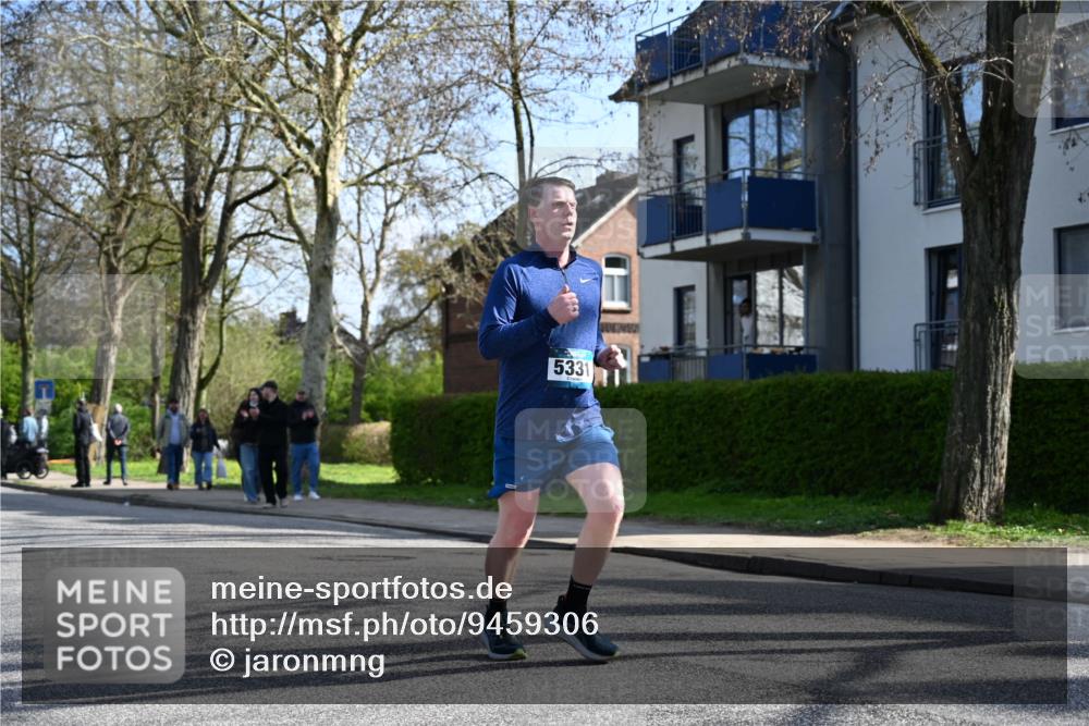 12.04.2026 - 45. Internationalen Wilhelmsburger Insellauf J. Mangold http://msf.ph/oto/9459306 12.04.2026 10:39:32 Ziel 3110, 4040, 4325, 4871, 4393, 4976, 3043, 5405, 5331, 2521, 2953, 4522, 3442, 5688, 5688, 3834, 4629, 4401, 2100, 4490, 3781, 3785 meine-sportfotos.de