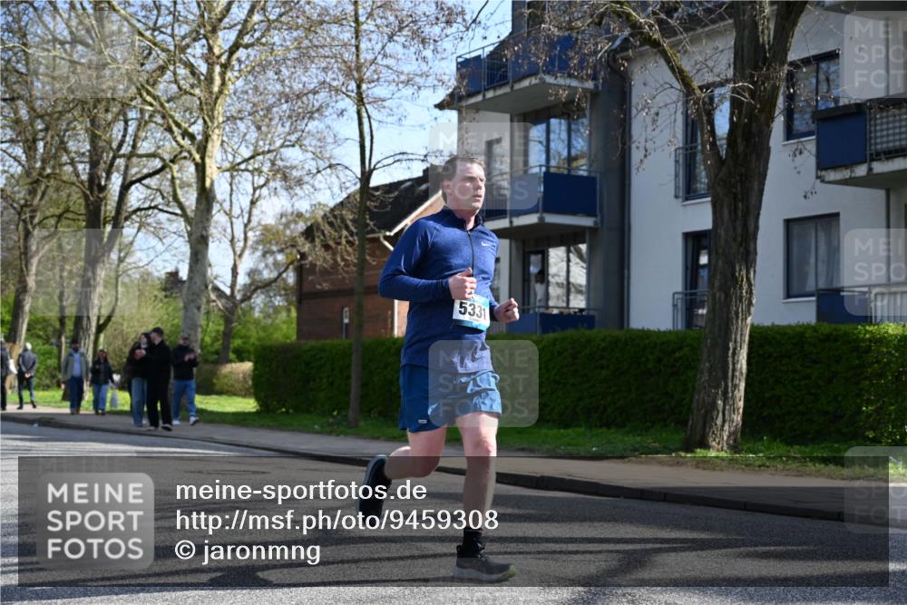 12.04.2026 - 45. Internationalen Wilhelmsburger Insellauf J. Mangold http://msf.ph/oto/9459308 12.04.2026 10:39:32 Ziel 3110, 4040, 4325, 4871, 4393, 4976, 3043, 5405, 5331, 2521, 2953, 4522, 3442, 5688, 5688, 3834, 4629, 4401, 2100, 4490, 3781, 3785 meine-sportfotos.de
