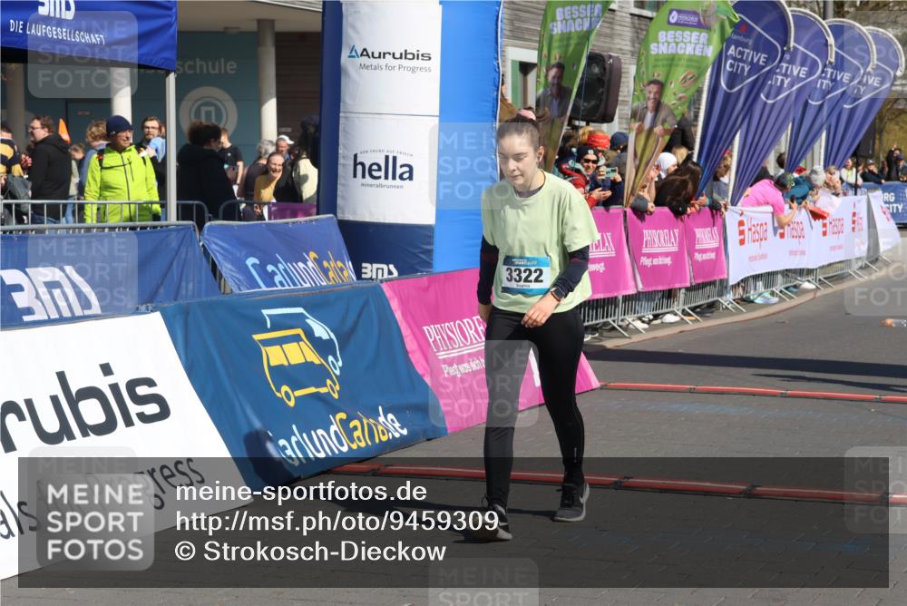 12.04.2026 - 45. Internationalen Wilhelmsburger Insellauf Strokosch-Dieckow http://msf.ph/oto/9459309 12.04.2026 11:05:54 Ziel 3322, 3420 meine-sportfotos.de
