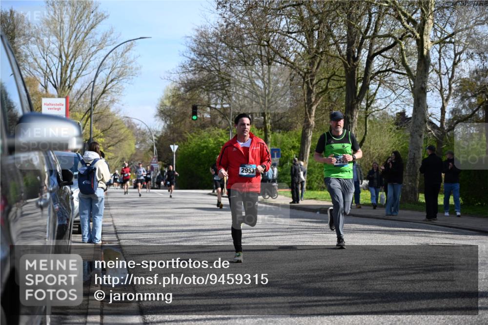 12.04.2026 - 45. Internationalen Wilhelmsburger Insellauf J. Mangold http://msf.ph/oto/9459315 12.04.2026 10:39:35 Ziel 4976, 3043, 5405, 5331, 2521, 2953, 4522, 3442, 5688, 3834, 4629, 4401, 2100, 4490, 3781, 3785, 2711 meine-sportfotos.de