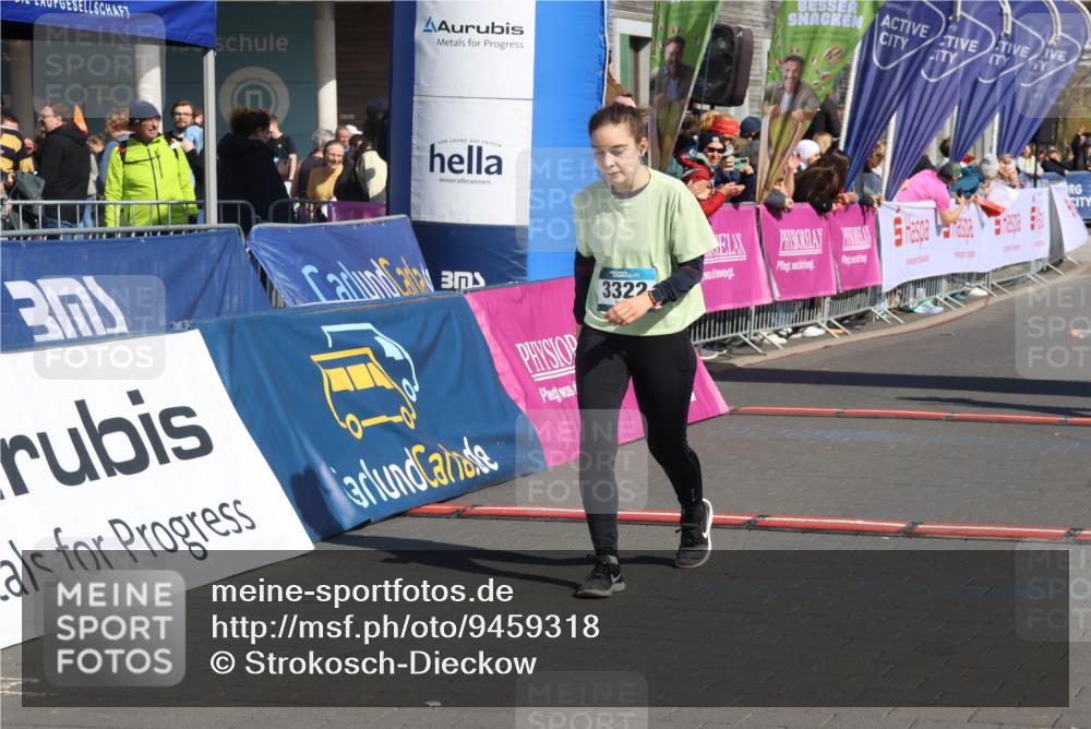 12.04.2026 - 45. Internationalen Wilhelmsburger Insellauf Strokosch-Dieckow http://msf.ph/oto/9459318 12.04.2026 11:05:54 Ziel 3322, 3420 meine-sportfotos.de