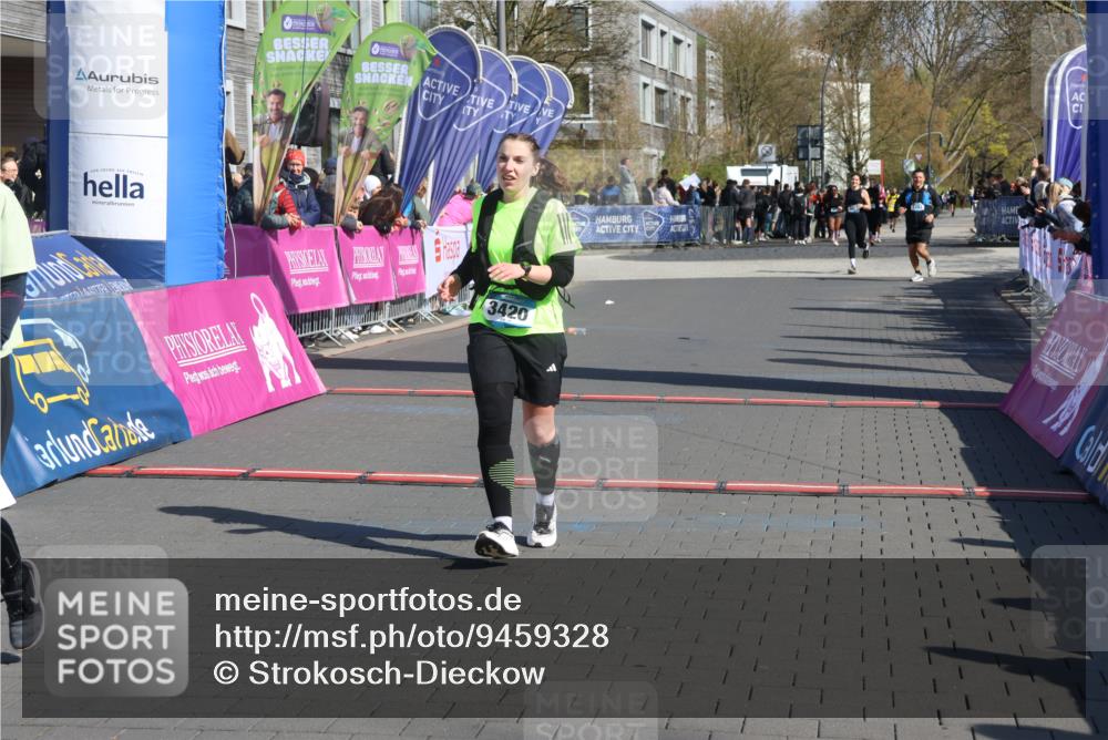 12.04.2026 - 45. Internationalen Wilhelmsburger Insellauf Strokosch-Dieckow http://msf.ph/oto/9459328 12.04.2026 11:05:56 Ziel 3322, 3420 meine-sportfotos.de