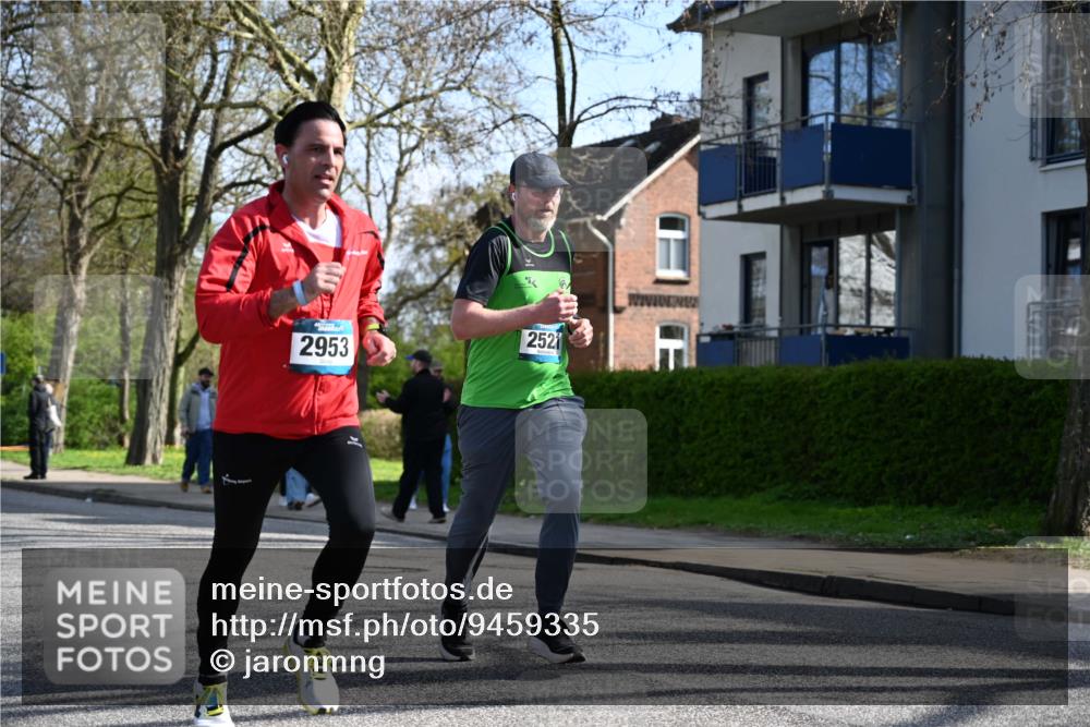 12.04.2026 - 45. Internationalen Wilhelmsburger Insellauf J. Mangold http://msf.ph/oto/9459335 12.04.2026 10:39:36 Ziel 3043, 5405, 5331, 2521, 2953, 4522, 3442, 5688, 3834, 4629, 4401, 2100, 4490, 3781, 3785, 2711 meine-sportfotos.de