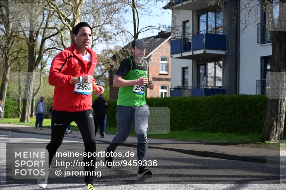12.04.2026 - 45. Internationalen Wilhelmsburger Insellauf J. Mangold http://msf.ph/oto/9459336 12.04.2026 10:39:36 Ziel 3043, 5405, 5331, 2521, 2953, 4522, 3442, 5688, 3834, 4629, 4401, 2100, 4490, 3781, 3785, 2711 meine-sportfotos.de