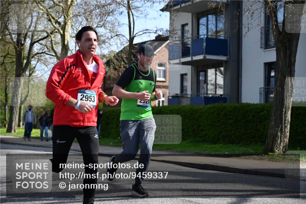 12.04.2026 - 45. Internationalen Wilhelmsburger Insellauf J. Mangold http://msf.ph/oto/9459337 12.04.2026 10:39:37 Ziel 3043, 5405, 5331, 2521, 2953, 4522, 3442, 5688, 3834, 4629, 4401, 2100, 4490, 3781, 3785, 2711 meine-sportfotos.de