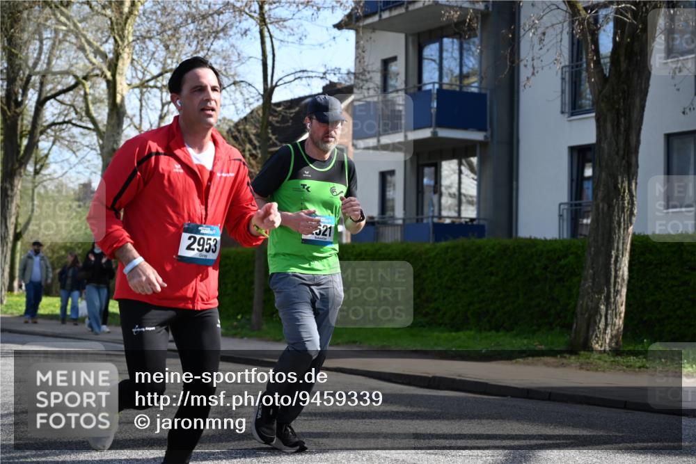 12.04.2026 - 45. Internationalen Wilhelmsburger Insellauf J. Mangold http://msf.ph/oto/9459339 12.04.2026 10:39:37 Ziel 3043, 5405, 5331, 2521, 2953, 4522, 3442, 5688, 3834, 4629, 4401, 2100, 4490, 3781, 3785, 2711 meine-sportfotos.de