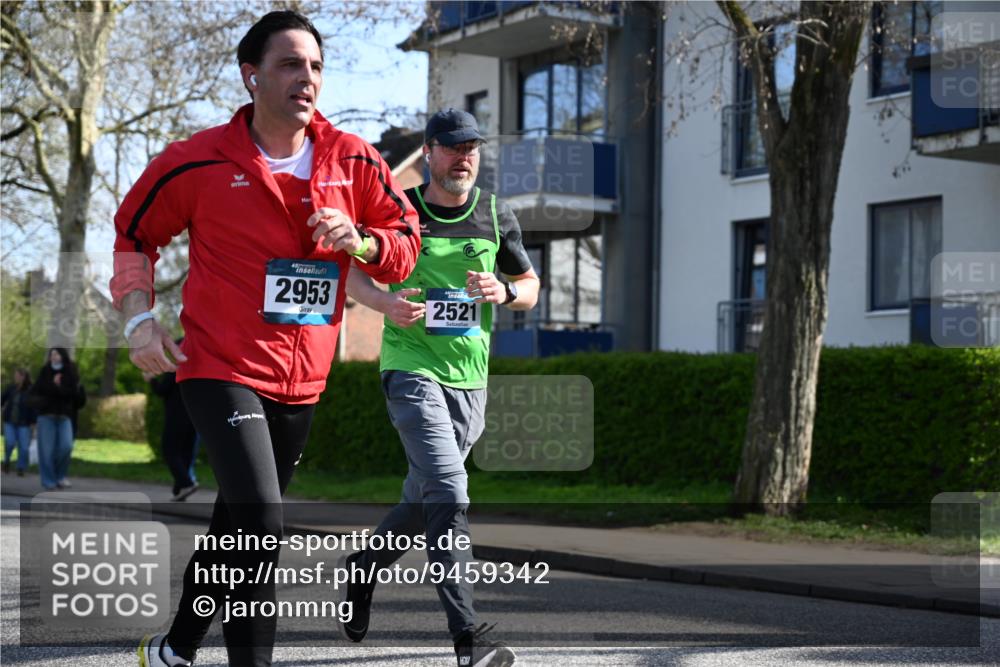 12.04.2026 - 45. Internationalen Wilhelmsburger Insellauf J. Mangold http://msf.ph/oto/9459342 12.04.2026 10:39:37 Ziel 3043, 5405, 5331, 2521, 2953, 4522, 3442, 5688, 3834, 4629, 4401, 2100, 4490, 3781, 3785, 2711 meine-sportfotos.de