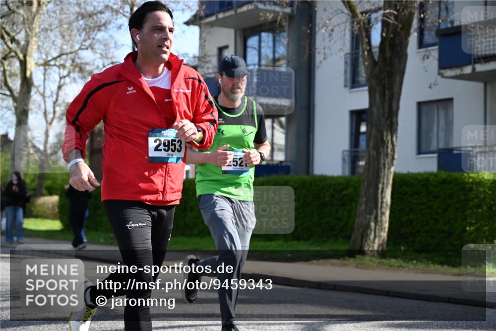 12.04.2026 - 45. Internationalen Wilhelmsburger Insellauf J. Mangold http://msf.ph/oto/9459343 12.04.2026 10:39:37 Ziel 3043, 5405, 5331, 2521, 2953, 4522, 3442, 5688, 3834, 4629, 4401, 2100, 4490, 3781, 3785, 2711 meine-sportfotos.de