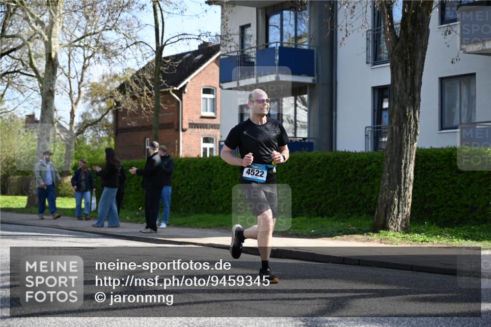 12.04.2026 - 45. Internationalen Wilhelmsburger Insellauf J. Mangold http://msf.ph/oto/9459345 12.04.2026 10:39:41 Ziel 5331, 2521, 2953, 4522, 3442, 5688, 3834, 4629, 4401, 4401, 2100, 4490, 3781, 3785, 2711, 3144 meine-sportfotos.de