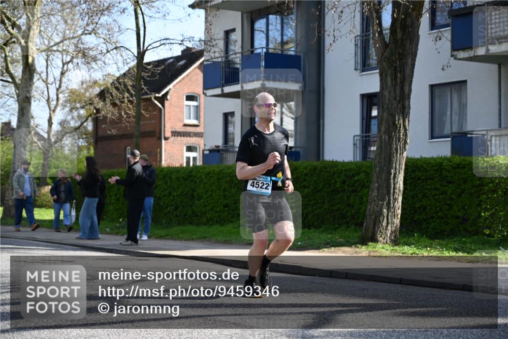 12.04.2026 - 45. Internationalen Wilhelmsburger Insellauf J. Mangold http://msf.ph/oto/9459346 12.04.2026 10:39:41 Ziel 5331, 2521, 2953, 4522, 3442, 5688, 3834, 4629, 4401, 4401, 2100, 4490, 3781, 3785, 2711, 3144 meine-sportfotos.de