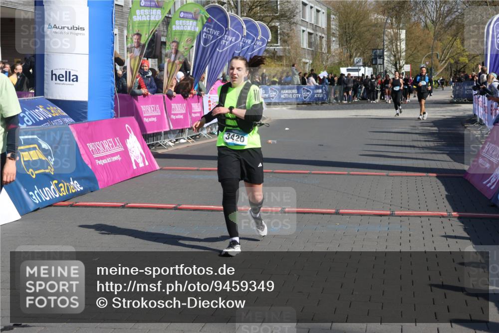 12.04.2026 - 45. Internationalen Wilhelmsburger Insellauf Strokosch-Dieckow http://msf.ph/oto/9459349 12.04.2026 11:05:56 Ziel 3322, 3420 meine-sportfotos.de