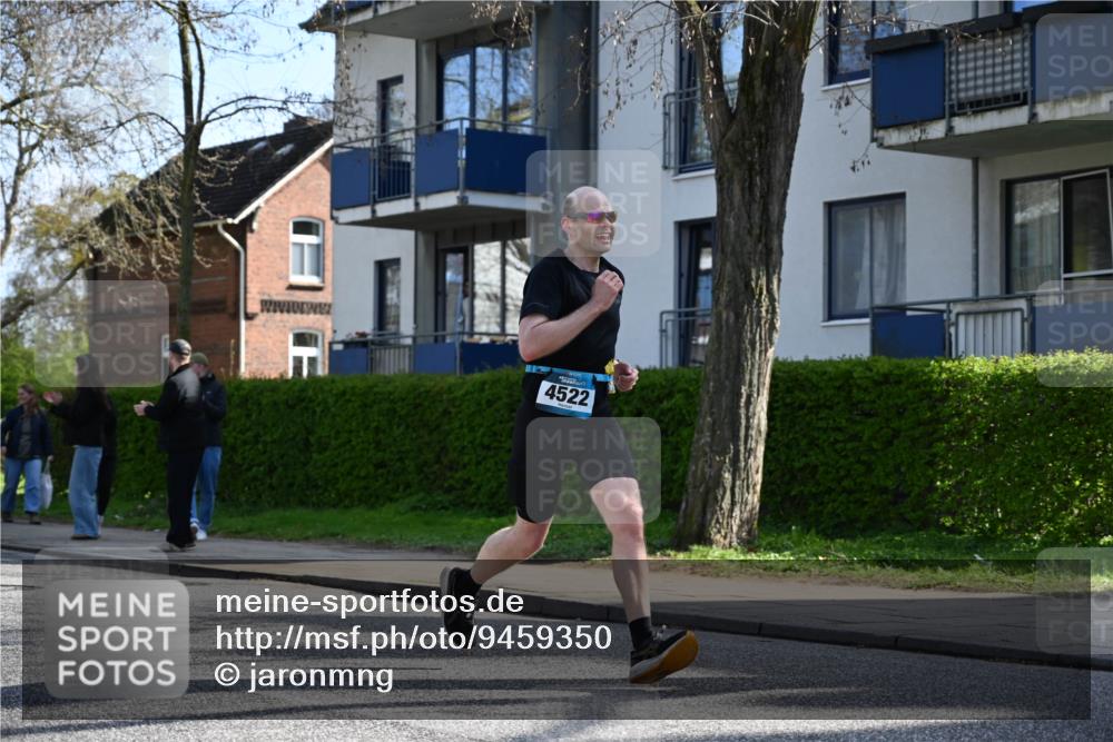 12.04.2026 - 45. Internationalen Wilhelmsburger Insellauf J. Mangold http://msf.ph/oto/9459350 12.04.2026 10:39:41 Ziel 5331, 2521, 2953, 4522, 3442, 5688, 3834, 4629, 4401, 4401, 2100, 4490, 3781, 3785, 2711, 3144 meine-sportfotos.de