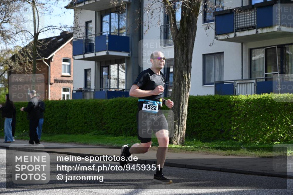 12.04.2026 - 45. Internationalen Wilhelmsburger Insellauf J. Mangold http://msf.ph/oto/9459351 12.04.2026 10:39:41 Ziel 5331, 2521, 2953, 4522, 3442, 5688, 3834, 4629, 4401, 4401, 2100, 4490, 3781, 3785, 2711, 3144 meine-sportfotos.de