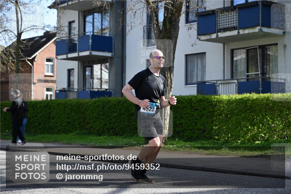 12.04.2026 - 45. Internationalen Wilhelmsburger Insellauf J. Mangold http://msf.ph/oto/9459352 12.04.2026 10:39:41 Ziel 5331, 2521, 2953, 4522, 3442, 5688, 3834, 4629, 4401, 4401, 2100, 4490, 3781, 3785, 2711, 3144 meine-sportfotos.de