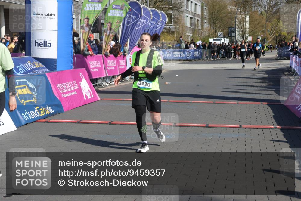 12.04.2026 - 45. Internationalen Wilhelmsburger Insellauf Strokosch-Dieckow http://msf.ph/oto/9459357 12.04.2026 11:05:56 Ziel 3322, 3420 meine-sportfotos.de