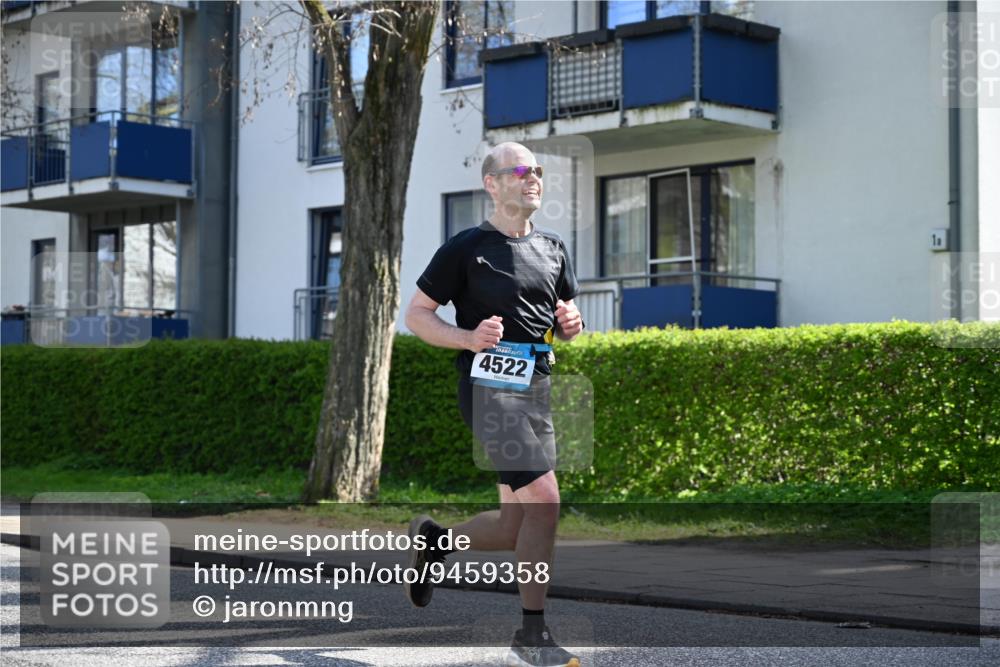 12.04.2026 - 45. Internationalen Wilhelmsburger Insellauf J. Mangold http://msf.ph/oto/9459358 12.04.2026 10:39:42 Ziel 5331, 2521, 2953, 4522, 3442, 5688, 3834, 4629, 4401, 2100, 4490, 3781, 3785, 2711, 3144 meine-sportfotos.de