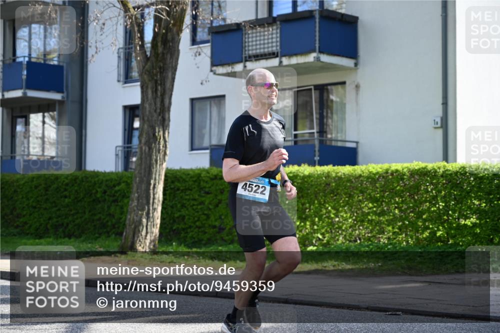 12.04.2026 - 45. Internationalen Wilhelmsburger Insellauf J. Mangold http://msf.ph/oto/9459359 12.04.2026 10:39:42 Ziel 5331, 2521, 2953, 4522, 3442, 5688, 3834, 4629, 4401, 2100, 4490, 3781, 3785, 2711, 3144 meine-sportfotos.de
