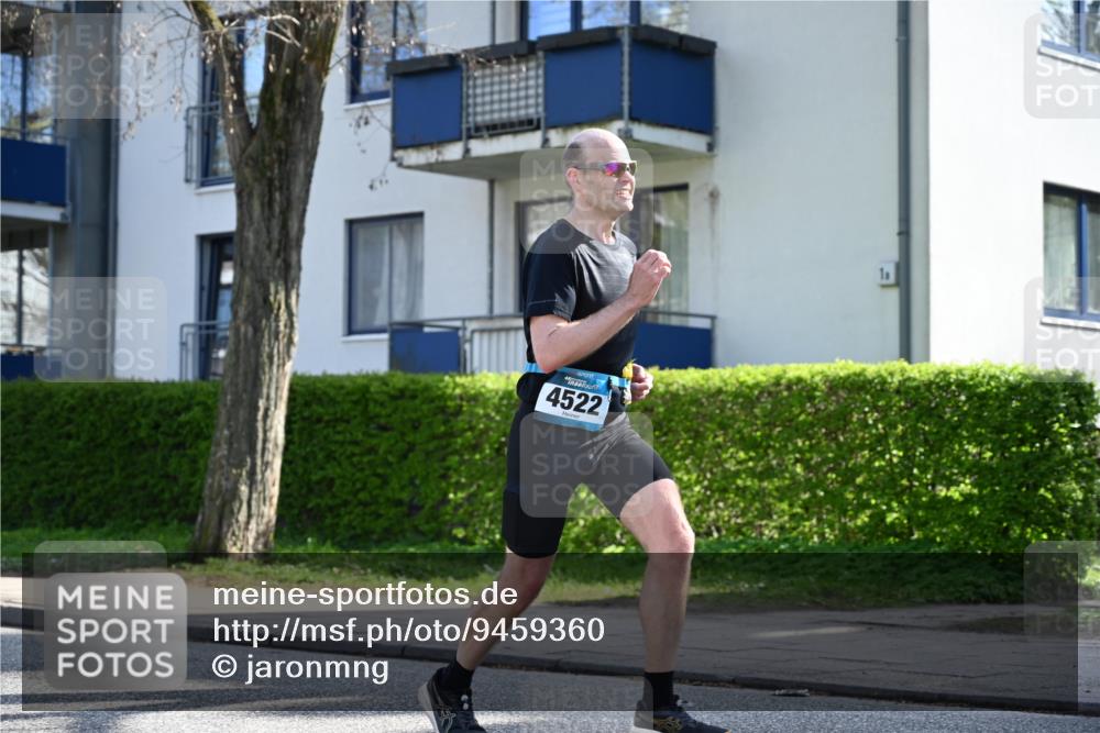 12.04.2026 - 45. Internationalen Wilhelmsburger Insellauf J. Mangold http://msf.ph/oto/9459360 12.04.2026 10:39:42 Ziel 5331, 2521, 2953, 4522, 3442, 5688, 3834, 4629, 4401, 2100, 4490, 3781, 3785, 2711, 3144 meine-sportfotos.de