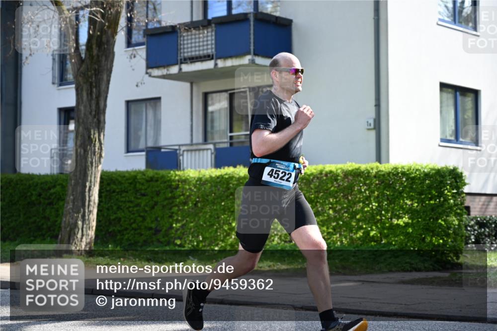12.04.2026 - 45. Internationalen Wilhelmsburger Insellauf J. Mangold http://msf.ph/oto/9459362 12.04.2026 10:39:42 Ziel 5331, 2521, 2953, 4522, 3442, 5688, 3834, 4629, 4401, 2100, 4490, 3781, 3785, 2711, 3144 meine-sportfotos.de