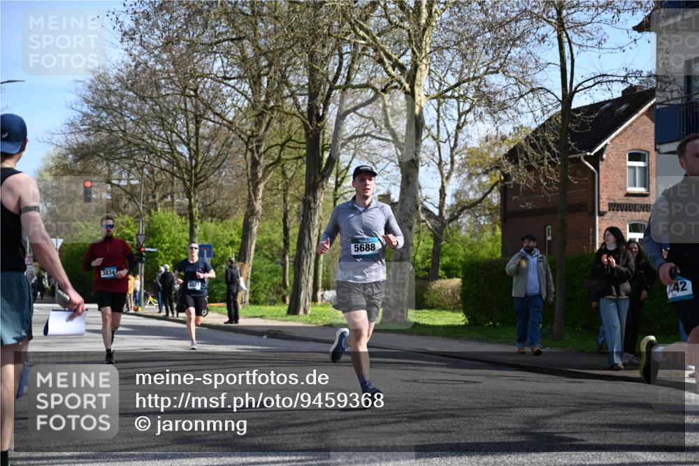 12.04.2026 - 45. Internationalen Wilhelmsburger Insellauf J. Mangold http://msf.ph/oto/9459368 12.04.2026 10:39:46 Ziel 2521, 2953, 4522, 3442, 5688, 3834, 4629, 4401, 2100, 4490, 3781, 3785, 2711, 3144, 5606, 3702, 4907, 2525 meine-sportfotos.de