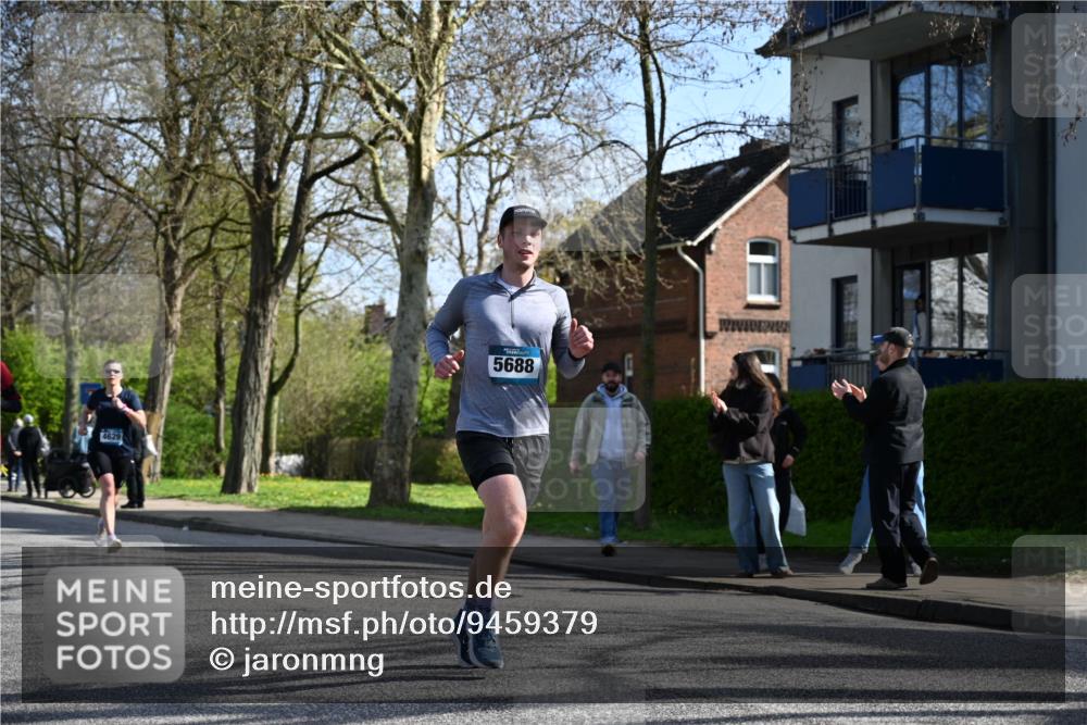 12.04.2026 - 45. Internationalen Wilhelmsburger Insellauf J. Mangold http://msf.ph/oto/9459379 12.04.2026 10:39:46 Ziel 2521, 2953, 4522, 3442, 5688, 3834, 4629, 4401, 2100, 4490, 3781, 3785, 2711, 3144, 5606, 3702, 4907, 2525 meine-sportfotos.de