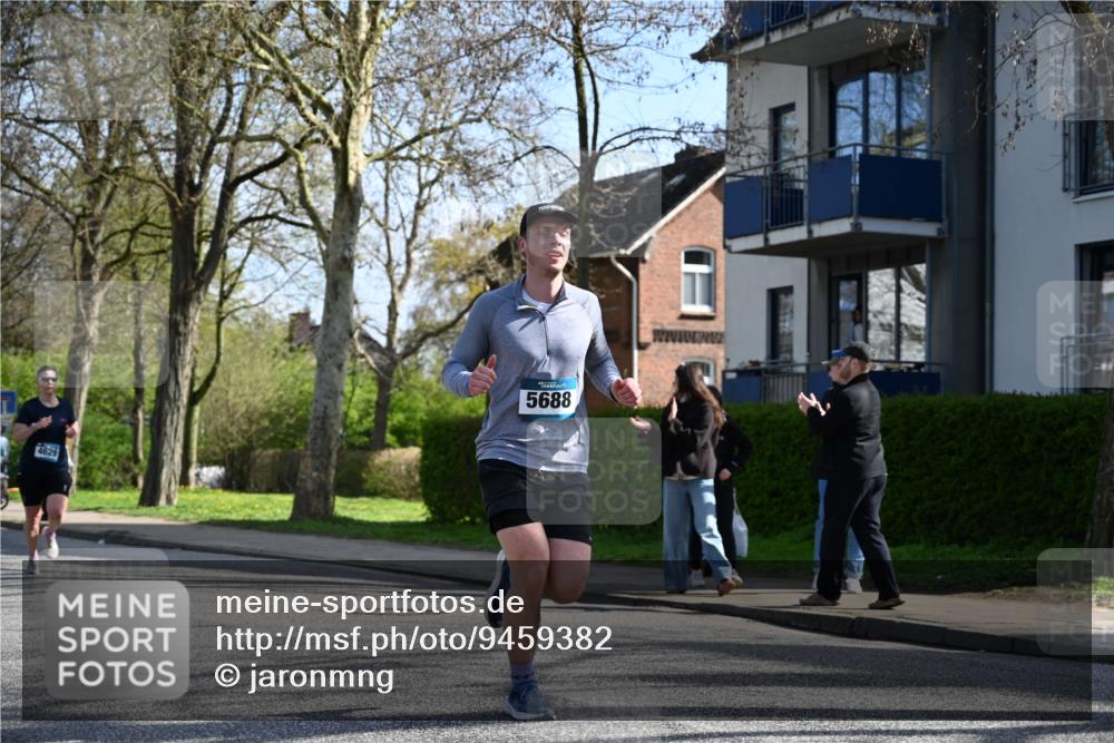 12.04.2026 - 45. Internationalen Wilhelmsburger Insellauf J. Mangold http://msf.ph/oto/9459382 12.04.2026 10:39:47 Ziel 2521, 2953, 4522, 3442, 5688, 3834, 4629, 4401, 2100, 4490, 3781, 3785, 2711, 2711, 3144, 5606, 3702, 4907, 2525 meine-sportfotos.de