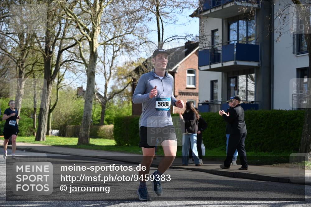12.04.2026 - 45. Internationalen Wilhelmsburger Insellauf J. Mangold http://msf.ph/oto/9459383 12.04.2026 10:39:47 Ziel 2521, 2953, 4522, 3442, 5688, 3834, 4629, 4401, 2100, 4490, 3781, 3785, 2711, 2711, 3144, 5606, 3702, 4907, 2525 meine-sportfotos.de