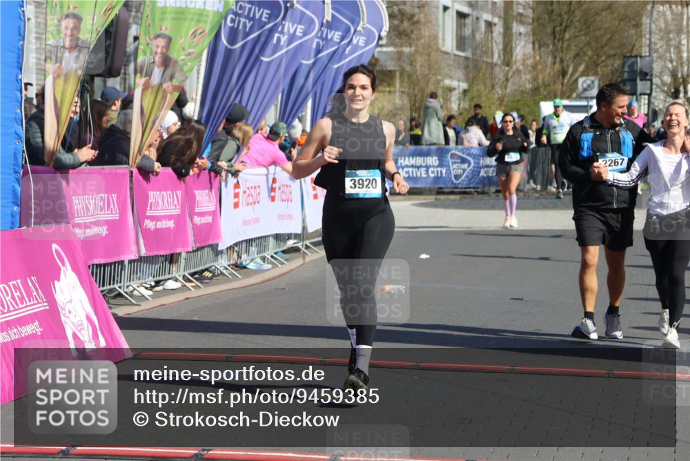 12.04.2026 - 45. Internationalen Wilhelmsburger Insellauf Strokosch-Dieckow http://msf.ph/oto/9459385 12.04.2026 11:06:04 Ziel 3920, 2267, 2268 meine-sportfotos.de