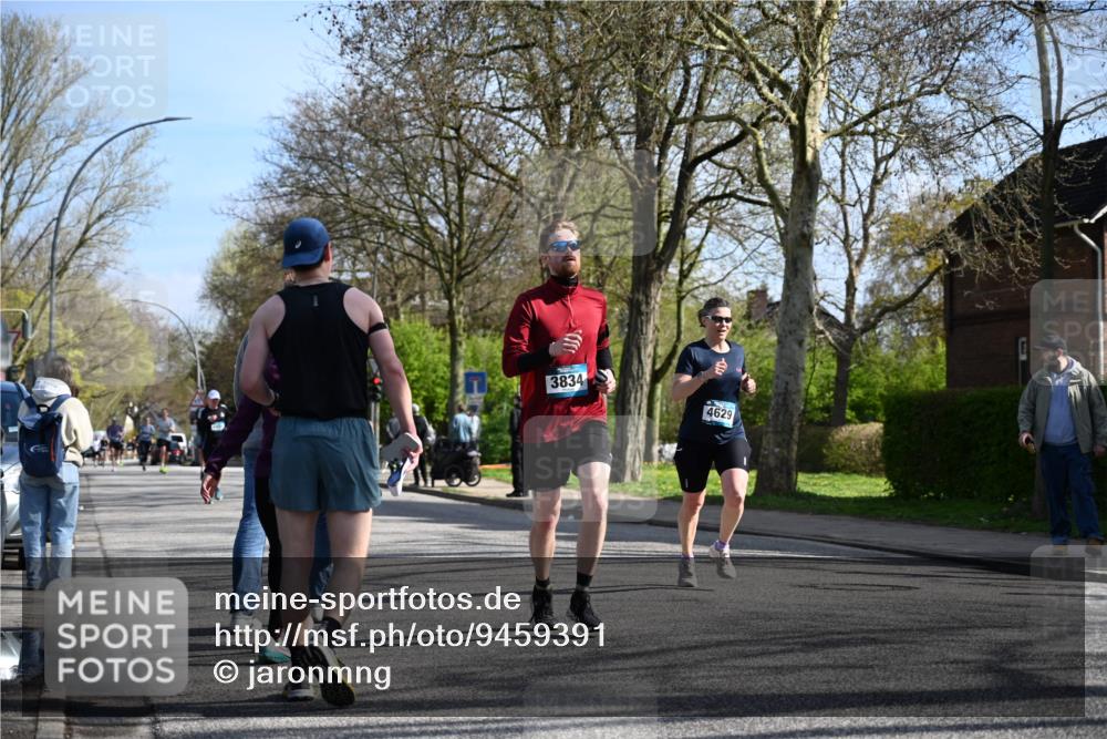 12.04.2026 - 45. Internationalen Wilhelmsburger Insellauf J. Mangold http://msf.ph/oto/9459391 12.04.2026 10:39:48 Ziel 2953, 4522, 3442, 5688, 3834, 4629, 4401, 2100, 4490, 3781, 3785, 2711, 3144, 5606, 3702, 4907, 2525, 3677, 2379 meine-sportfotos.de