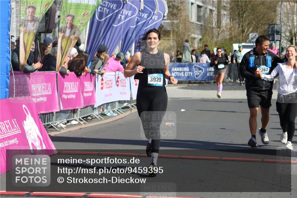 12.04.2026 - 45. Internationalen Wilhelmsburger Insellauf Strokosch-Dieckow http://msf.ph/oto/9459395 12.04.2026 11:06:04 Ziel 3920, 2267, 2268 meine-sportfotos.de